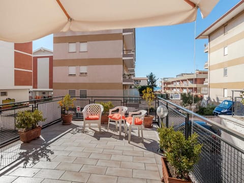 Property building, Balcony/Terrace, Sea view