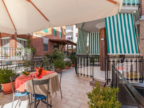 Balcony/Terrace, Decorative detail