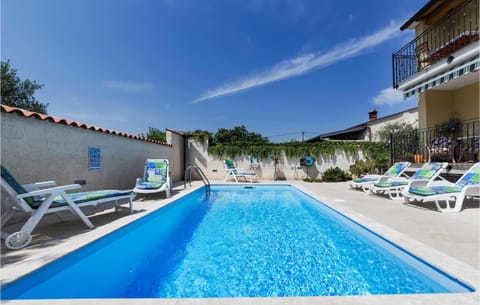 Beautiful Apartment In Fondole With Outdoor Swimming Pool Condo in Fažana