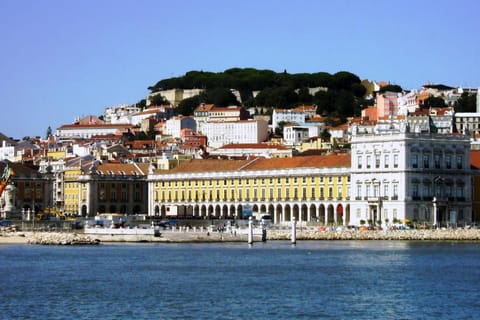 House Black & White Condo in Lisbon
