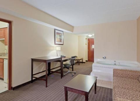 Holiday Inn Express Hotel & Suites Charleston-Southridge, an IHG Hotel Hotel in Charleston