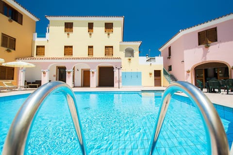 Property building, Swimming pool, Swimming pool