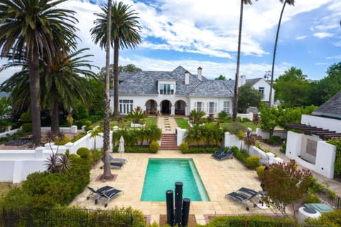 Property building, Garden, Garden view, Pool view, Swimming pool, Swimming pool, sunbed