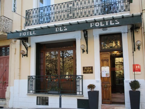 Hôtel Des Poètes avec parking sur réservation Hotel in Béziers