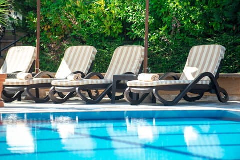 Day, Pool view, Swimming pool, sunbed