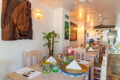 Restaurant/places to eat, Dining area, Breakfast