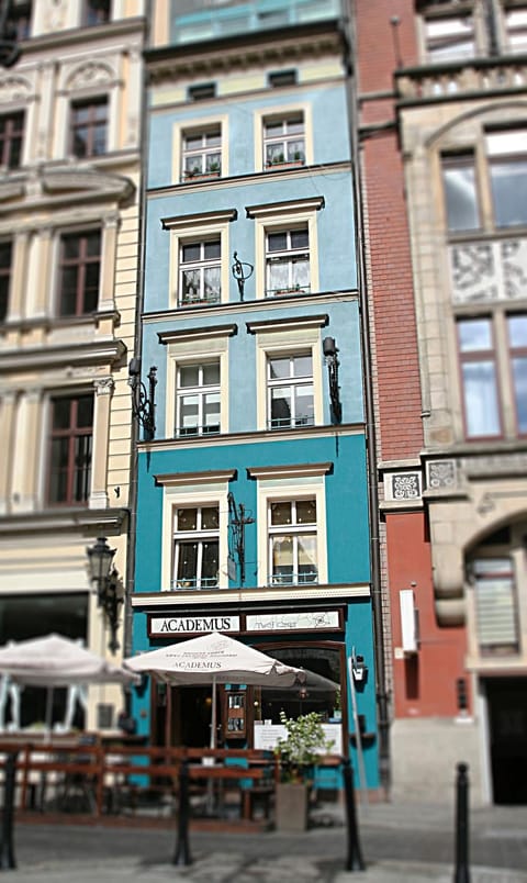 Academus - Cafe/Pub & Guest House Bed and Breakfast in Wroclaw