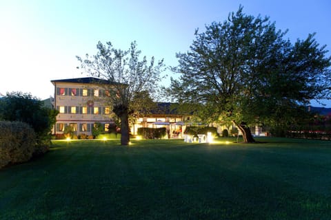 Property building, Facade/entrance, Garden