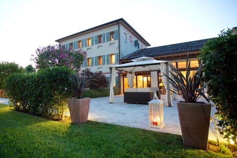 Property building, Facade/entrance, Garden