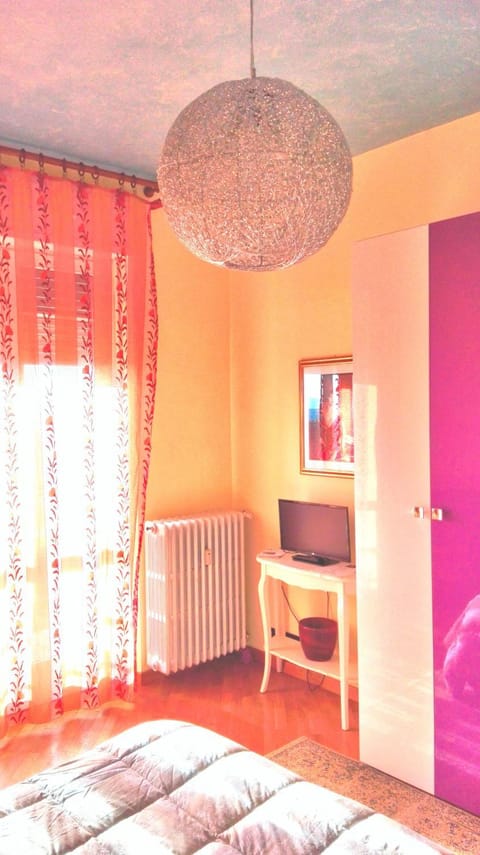 Photo of the whole room, Decorative detail