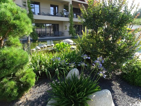 Decorative detail, Garden view, Lake view