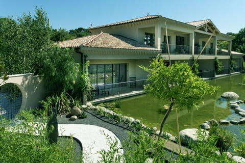 Property building, Garden view, Lake view