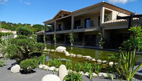 Property building, Facade/entrance, Garden view, Lake view