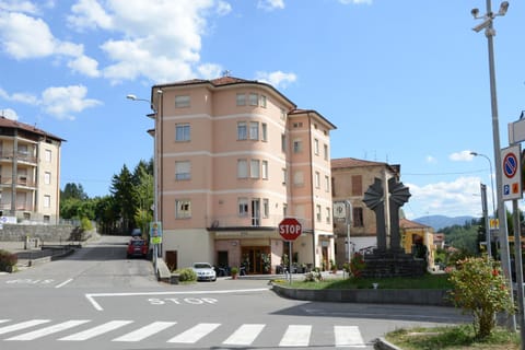 Facade/entrance, City view, Street view