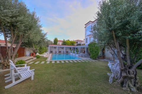 Property building, Garden view, Swimming pool