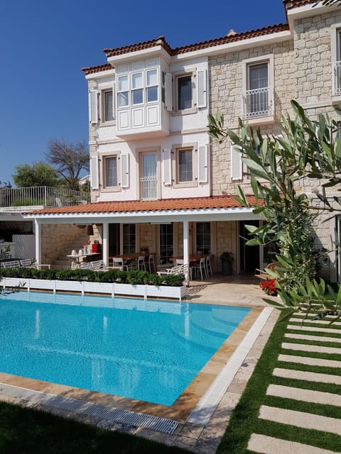 Property building, Pool view