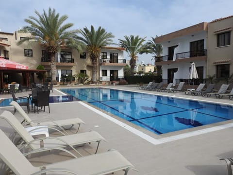 Property building, Garden view, Pool view