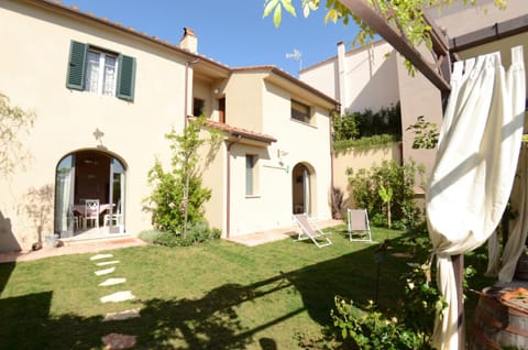 Facade/entrance, Garden