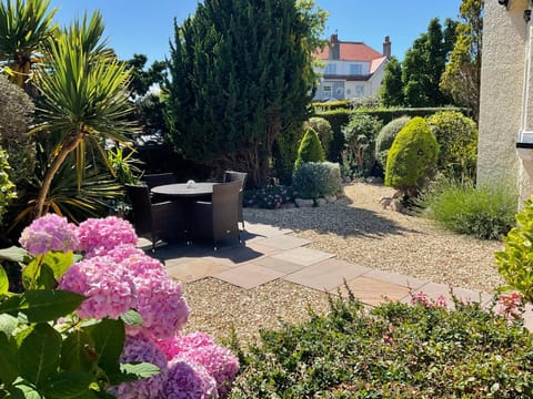 Garden, Seating area