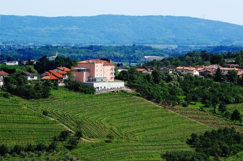 Property building, Nearby landmark, Day, Natural landscape, Landmark view, Mountain view