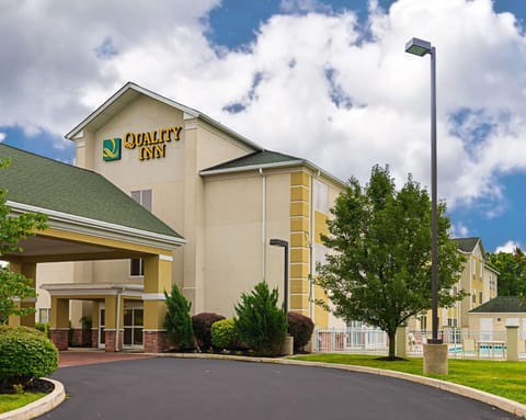Quality Inn Spring Mills - Martinsburg North Inn in Shenandoah Valley