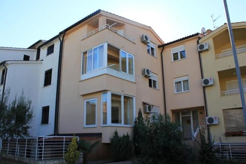 Apartments with WiFi Stinjan, Pula - 7245 Condo in Varoš