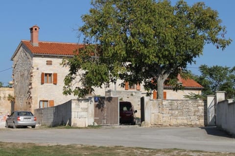 Holiday house with a swimming pool Stokovci, Central Istria - Sredisnja Istra - 7277 Casa in Istria County