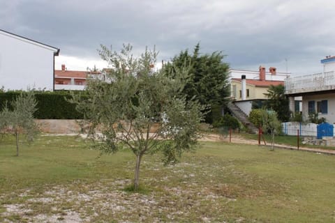 Location, children, Family