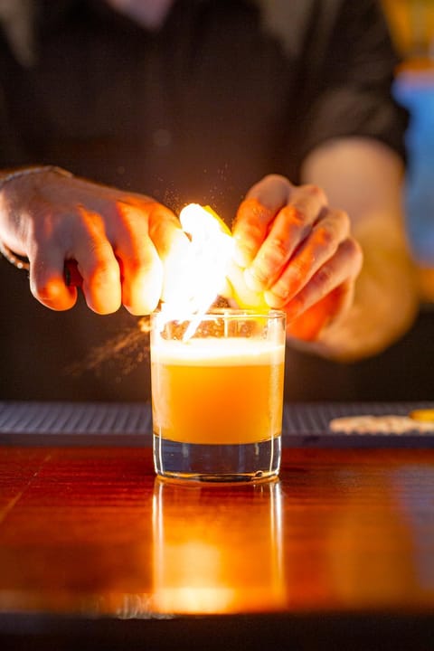 People, Food and drinks, Drinks