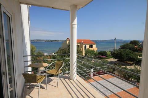 Balcony/Terrace, children, Family