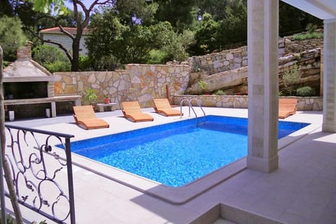 Seaside family friendly house with a swimming pool Puntinak, Brac - 767 House in Selca, Brač