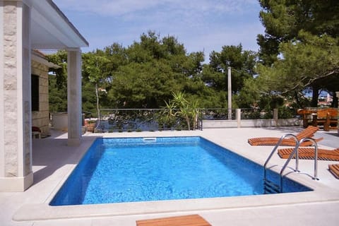 Seaside family friendly house with a swimming pool Puntinak, Brac - 767 Haus in Selca, Brač