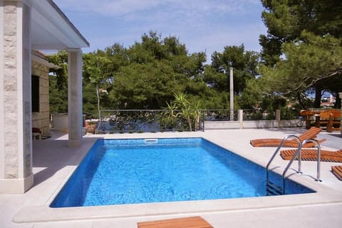 Seaside family friendly house with a swimming pool Puntinak, Brac - 767 House in Selca, Brač