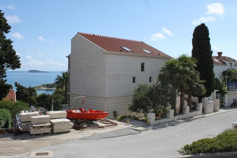 Apartments and rooms with parking space Mlini, Dubrovnik - 8994 Bed and Breakfast in Srebreno