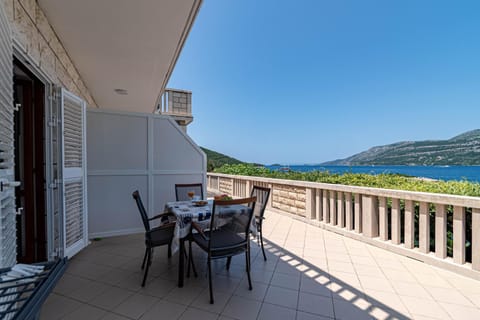Balcony/Terrace, children, Family