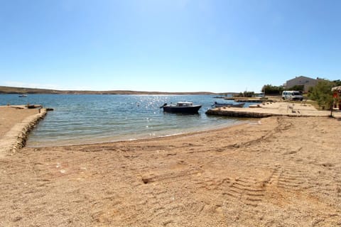 Apartments by the sea Kustici, Pag - 6320 Copropriété in Novalja