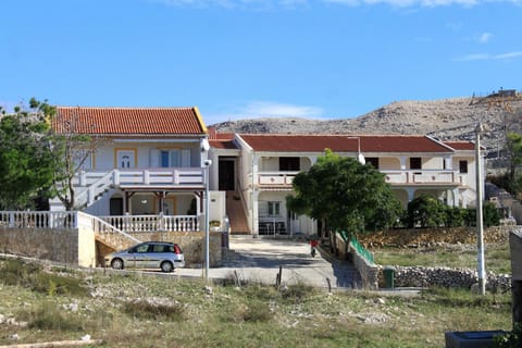 Apartments by the sea Kustici, Pag - 6320 Copropriété in Novalja
