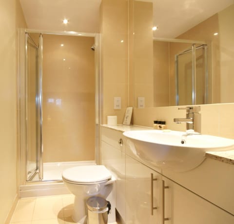 Lodge Drive Serviced Apartments Aparthotel in London