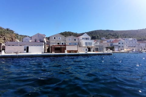 Apartments and rooms by the sea Vis - 2452 Bed and Breakfast in Vis