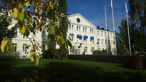 Facade/entrance, Garden