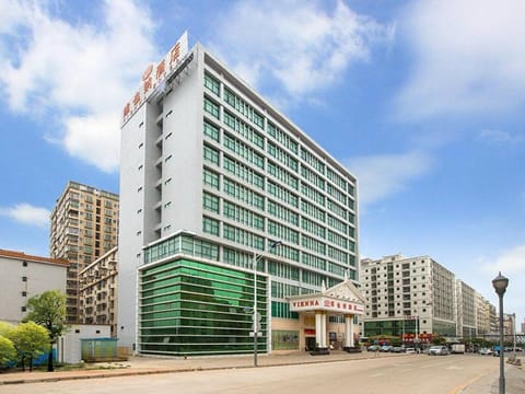 Vienna Classic Shenzhen Longhua Bus Station Hotel in Shenzhen