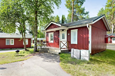 Photo of the whole room, Garden view