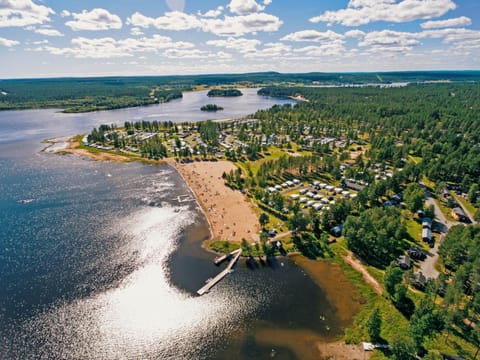 Bird's eye view, Bird's eye view, On site