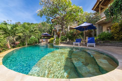 Blue Moon Villas Resort Estância in Abang