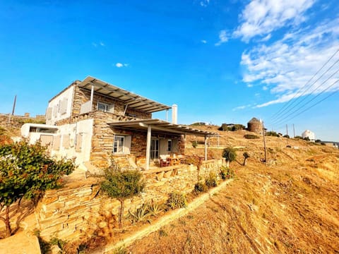 Property building, Day, Natural landscape, Landmark view