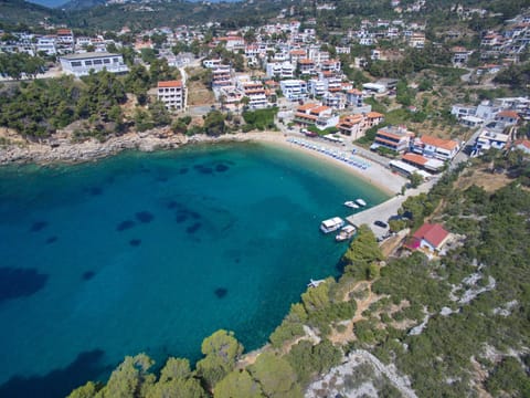 Restaurant/places to eat, Off site, Neighbourhood, Natural landscape, Bird's eye view, Beach