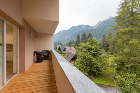 Balcony/Terrace, Mountain view