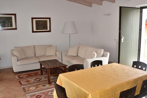 Residenza alle Torri With Pool Apartment in Torri del Benaco