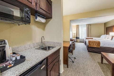 Comfort Inn & Suites Greenwood near University Hotel in Lake Greenwood