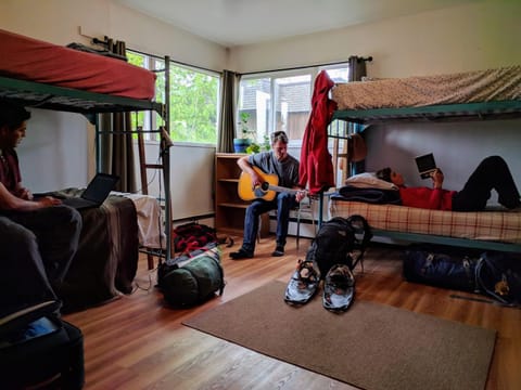 Base Camp Anchorage Hostel Hostal in Anchorage